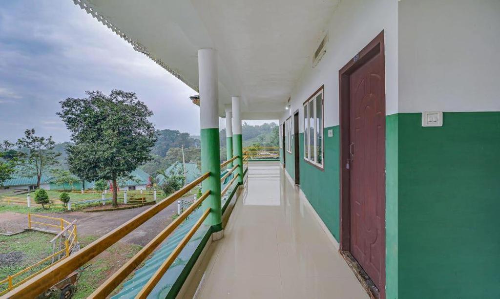 Moss Adams Inn Vagamon Bagian luar foto